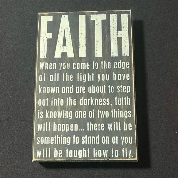 Primitives by Kathy Other - Wooden distressed wall art “FAITH” 7” x 11” GUC